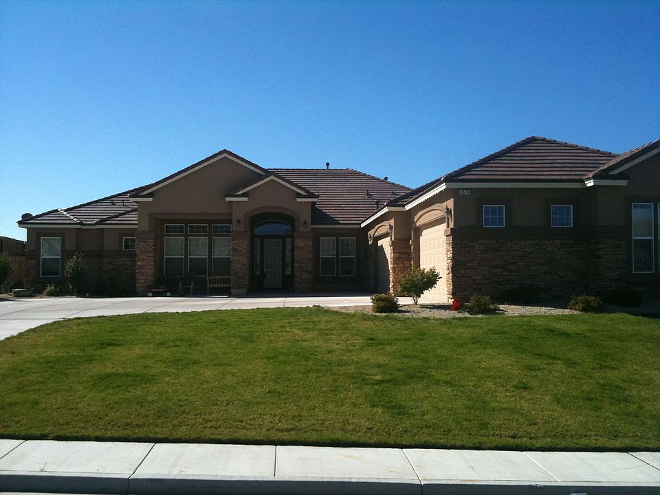 Single level, w/ 4car Garage