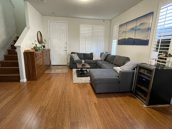 2nd image of 832 Hawkins Dr