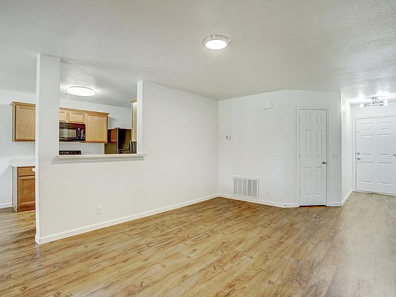 4th image of 207 Tolcarne Dr