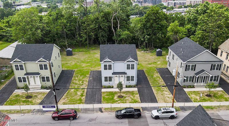 4th image of 422 Summit Avenue
