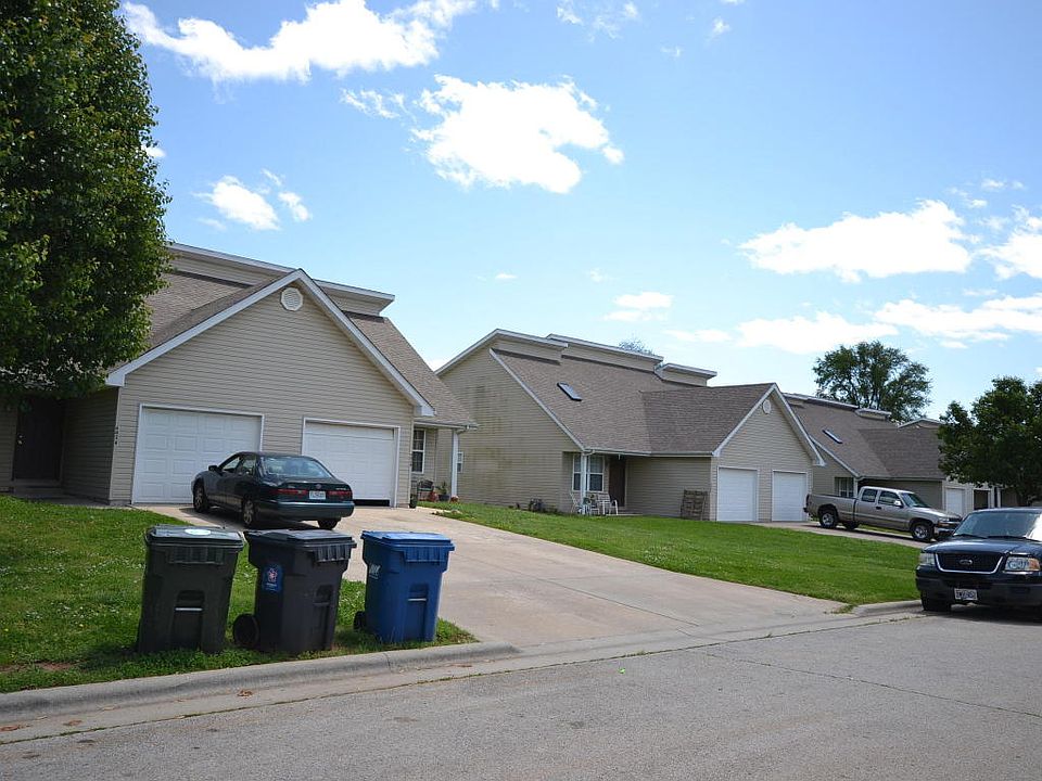 1st image of 402 S Willow Ln
