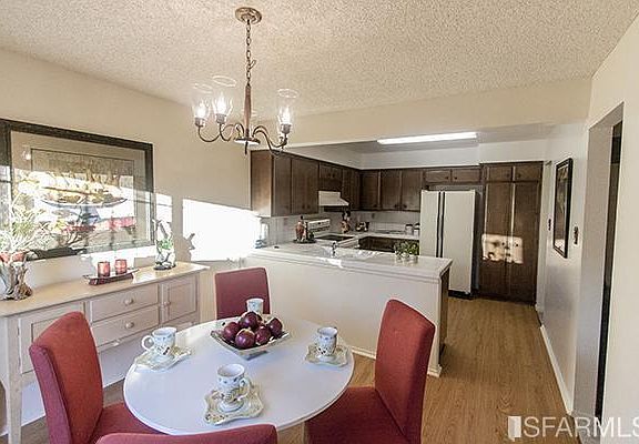 5th image of 3937 Chatham Ct