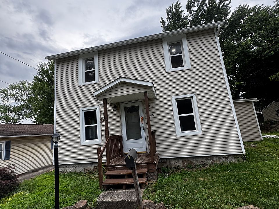 1st image of 409 Center Ave