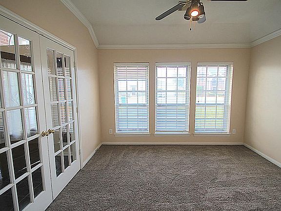 5th image of 3914 N Oakwood Dr
