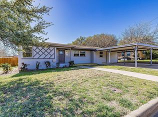 605 Crestview Dr, Granbury, TX 76048