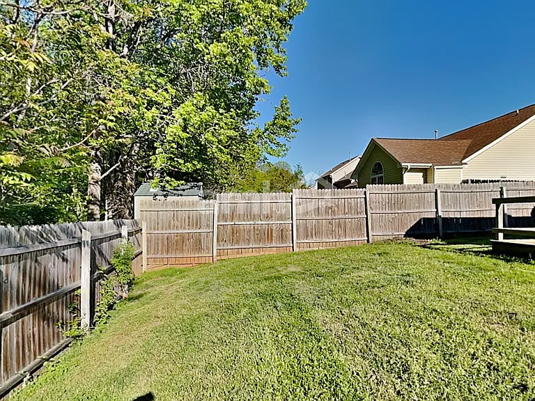 555 Whistling Swan Dr — Photo 21