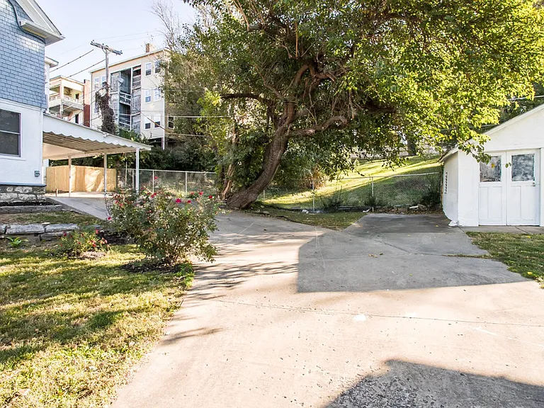 307 Bellefontaine Ave — Photo 18
