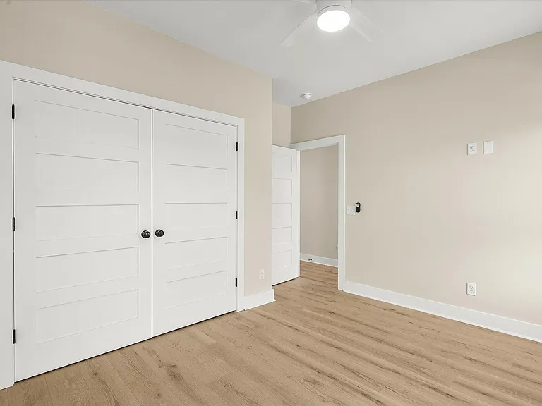 658 E Henry St — Photo 15