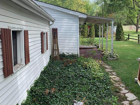 view of porch from walkway