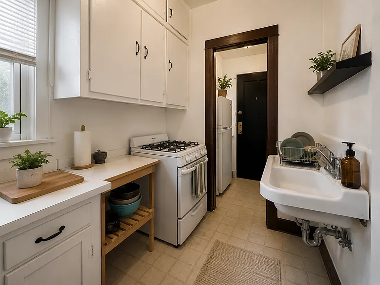 1719 Chadbourne Ave — Photo 9