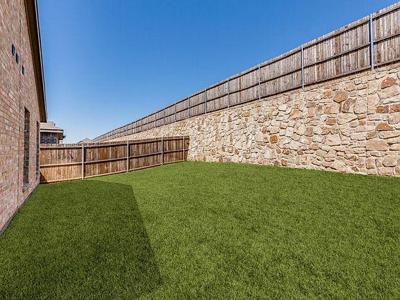 5th image of 1308 Draper Ln