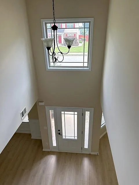 5 bed, 3.0 bath, 2831 sqft, $2,390 — Photo 3