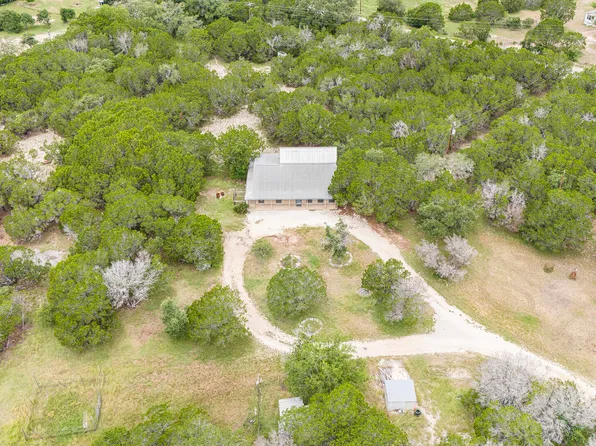 130 Ranch Rd, Pipe Creek, TX 78063