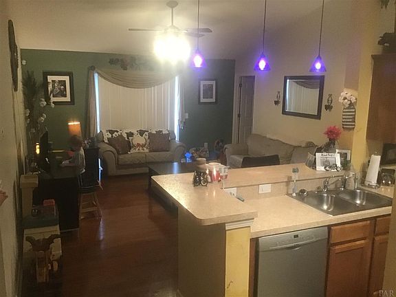 3rd image of 604 Saleta St