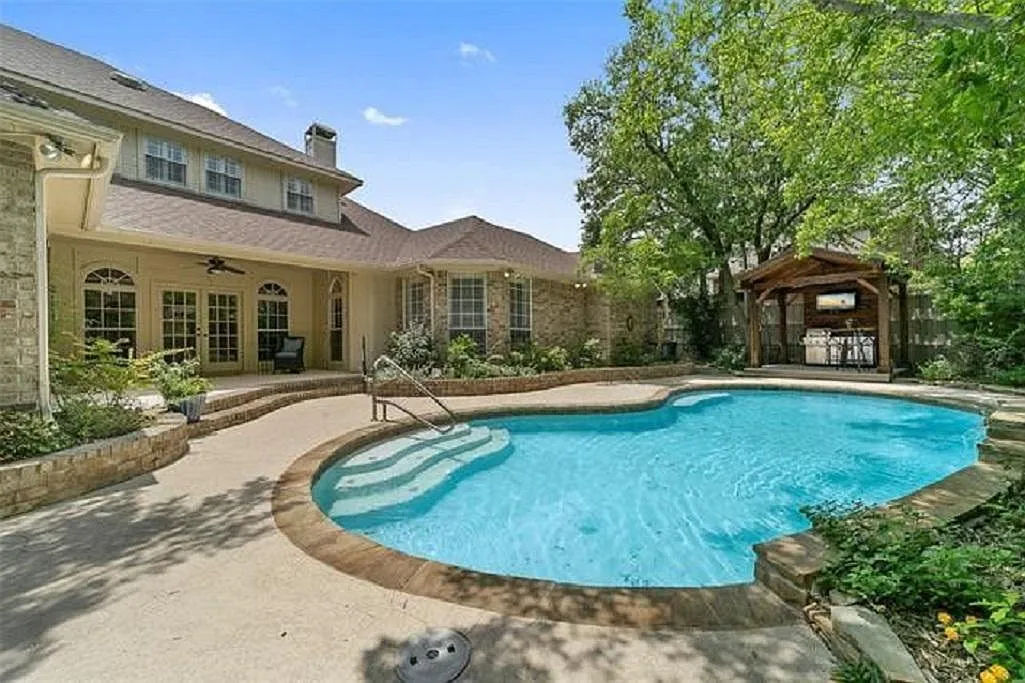 5 bed, 4.5 bath, 3883 sqft, $9,750 — Photo 1