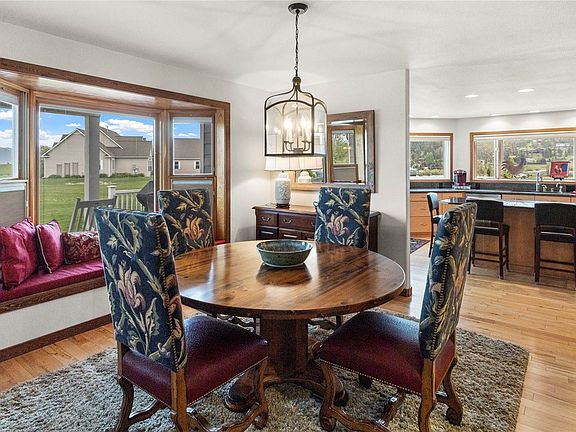 4th image of 1333 Creekside Dr