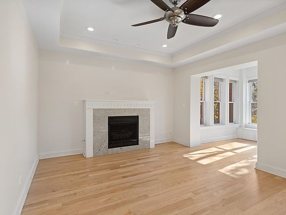 3rd image of 1532 W Rosemont Ave #2