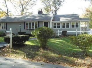 8 Pineneedle St, Chelmsford, MA 01824