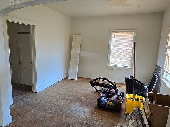 2nd image of 505 E 266th St