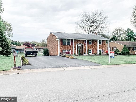 4th image of 10819 Rosewood Dr