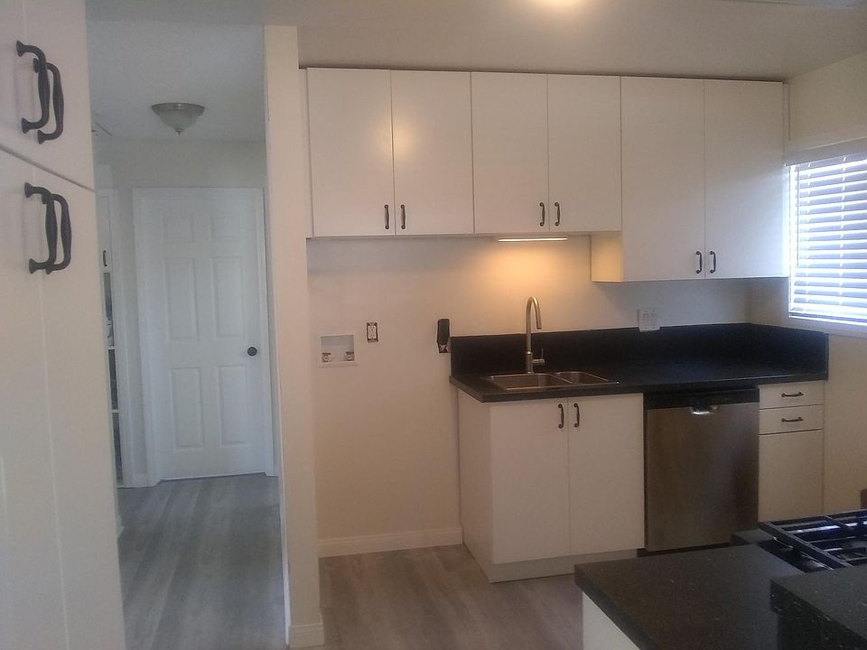 KITCHEN & HALLWAY