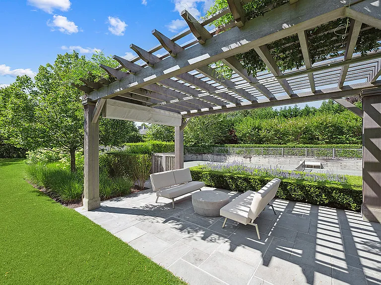 649 Hedges Ln — Photo 24