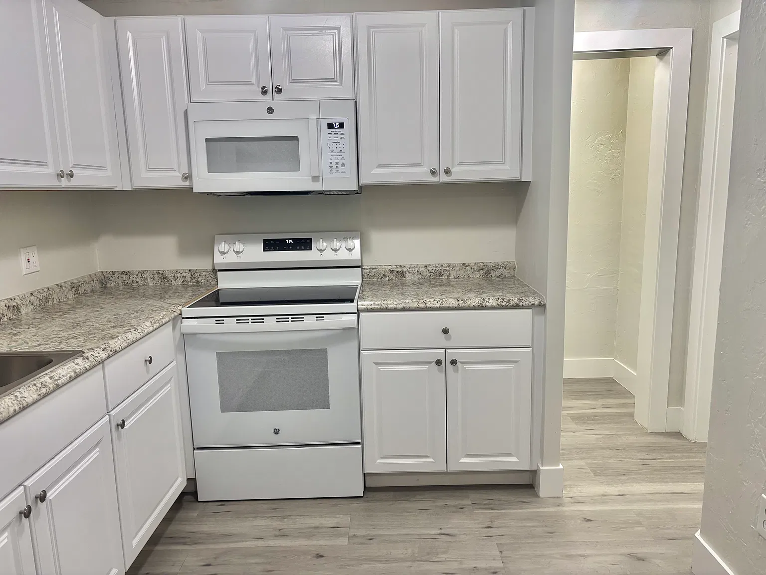 3 bed, 1270 sqft, $2,200 — Photo 1
