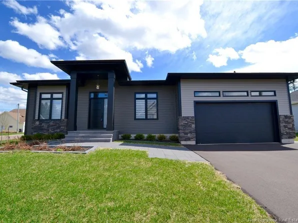 55 Larochelle St, Dieppe, NB E1A 9B6