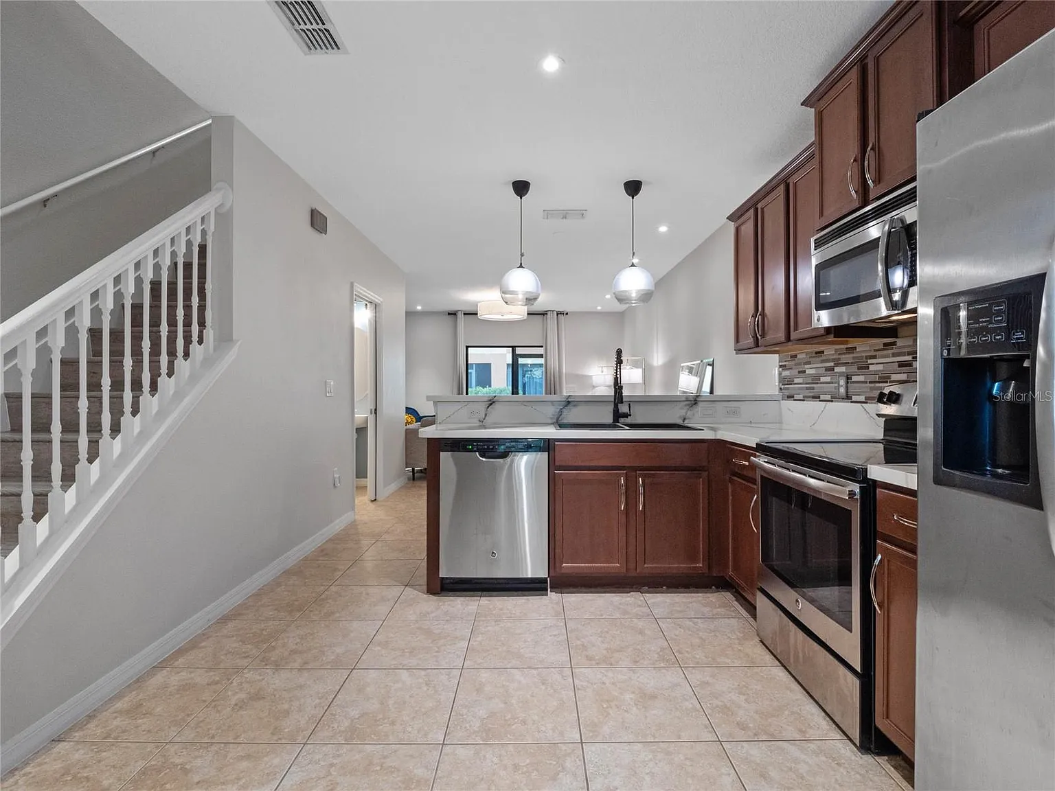 2 bed, 2.5 bath, 1144 sqft, $2,000 — Photo 2