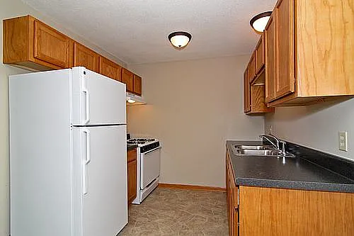 Centennial Plaza Apartments — Photo 3