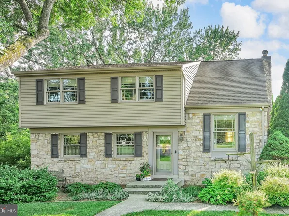 8 Sycamore Rd, Hummelstown, PA 17036