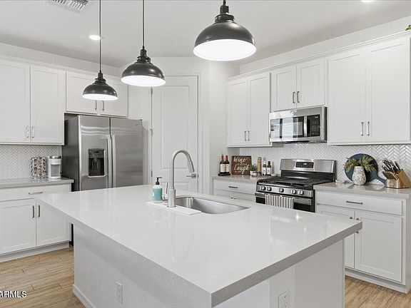 5th image of 4312 E BRADFORD Avenue