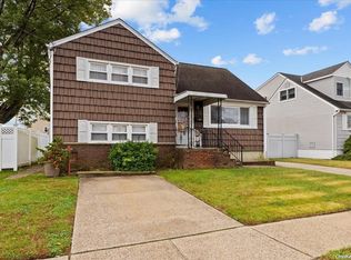 57 Martha St, Freeport, NY 11520