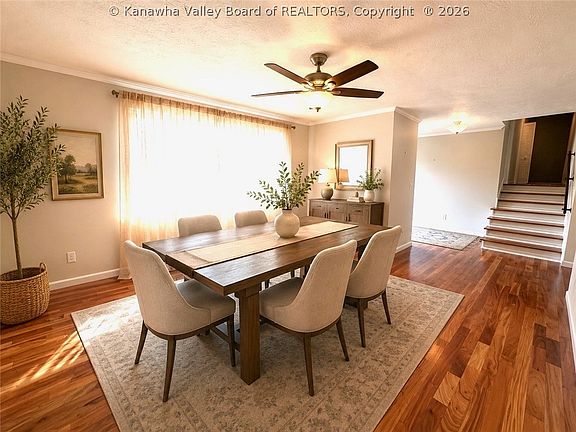 4th image of 4 Vail Dr