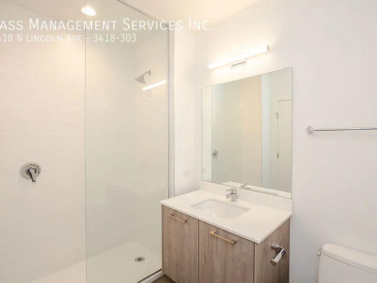 3418 N Lincoln Ave #303 — Photo 4