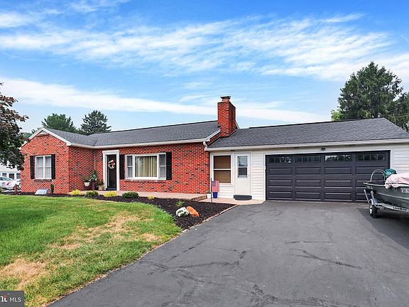 2nd image of 214 Ridge Hill Rd
