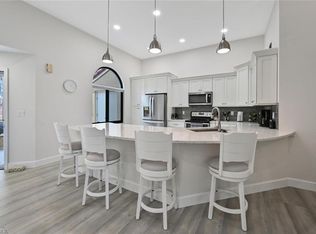 661 Windsurf Ln APT 203, Naples, FL 34108