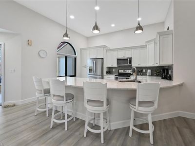 661 Windsurf LN #A-203, Naples, FL, 34108