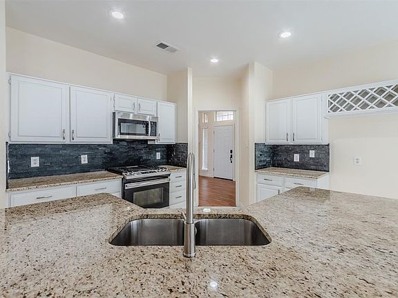3rd image of 801 Kelsie Ln