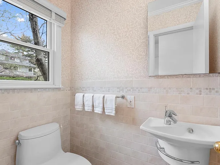 52 Wendt Ave — Photo 12