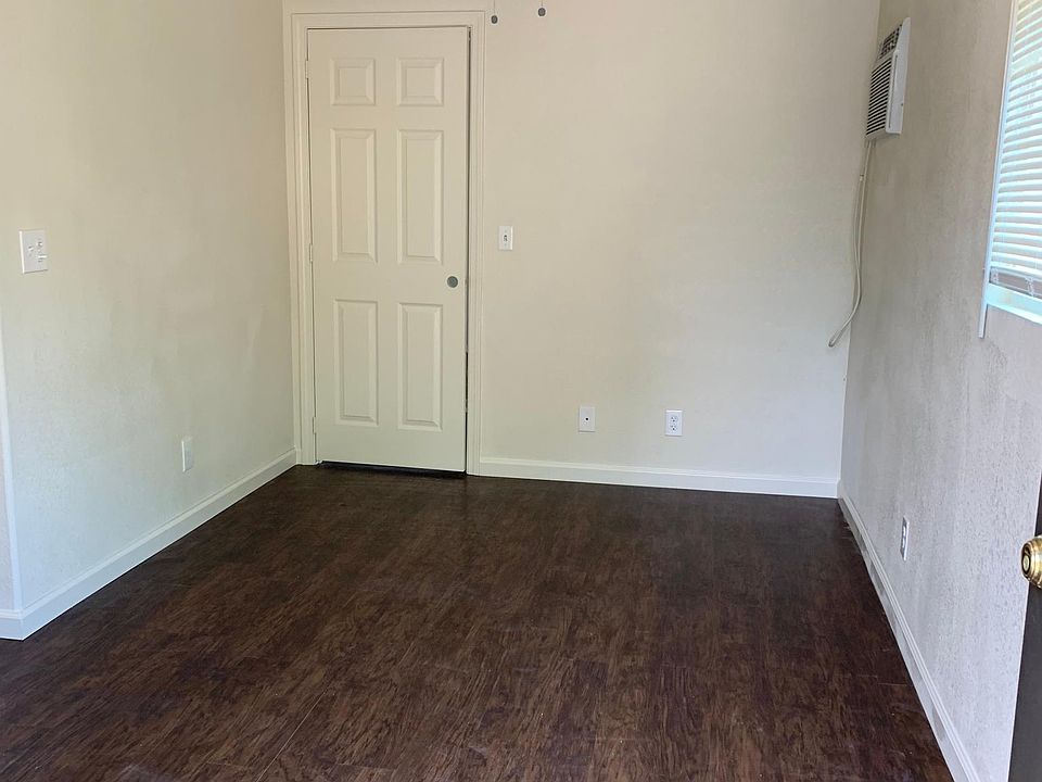 2nd image of 527 Melrose St #D