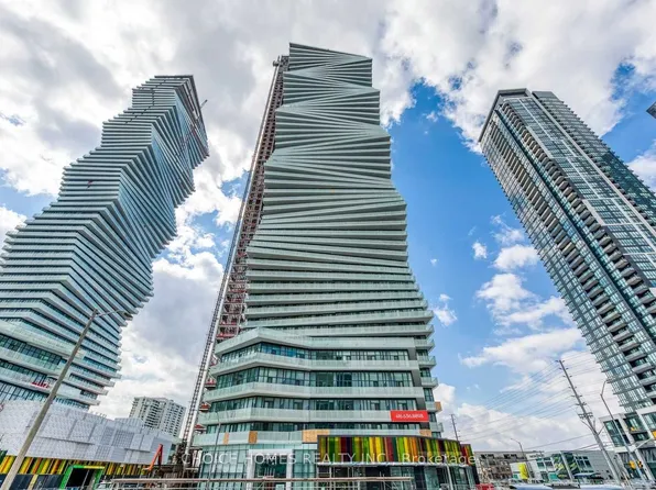 3900 Confederation Pkwy #711, Mississauga, ON L5B 0M3