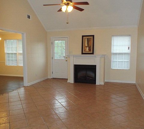 5th image of 4552 Country Glen Cir