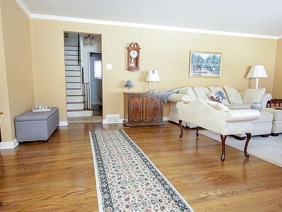 2nd image of 4594 Doverdell Dr