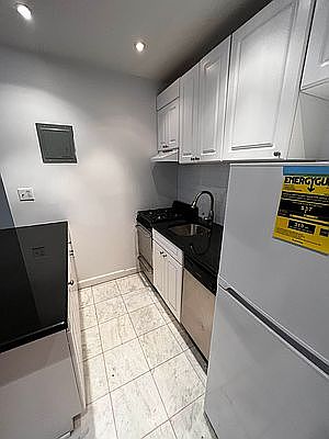 4th image of 355 E 73rd St #1A