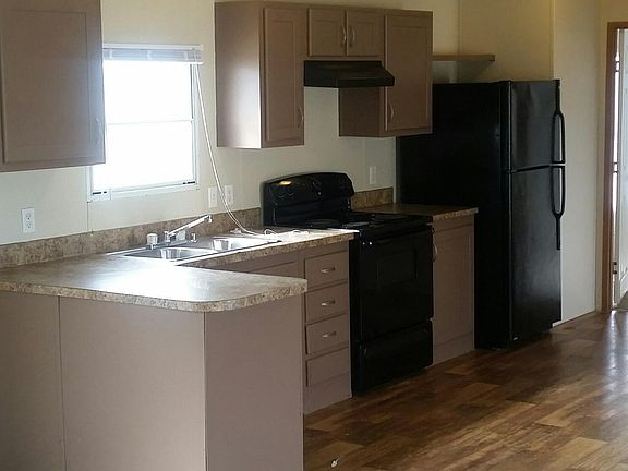 Kitchen Sink, Dishwasher, Stove & Refrigerator