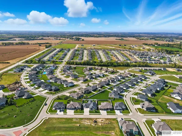 6419 S 207th Avenue Cir, Elkhorn, NE 68022