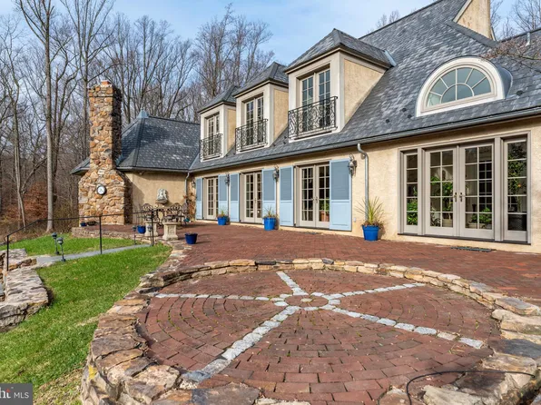 12 Hunt Club Ln, Malvern, PA 19355