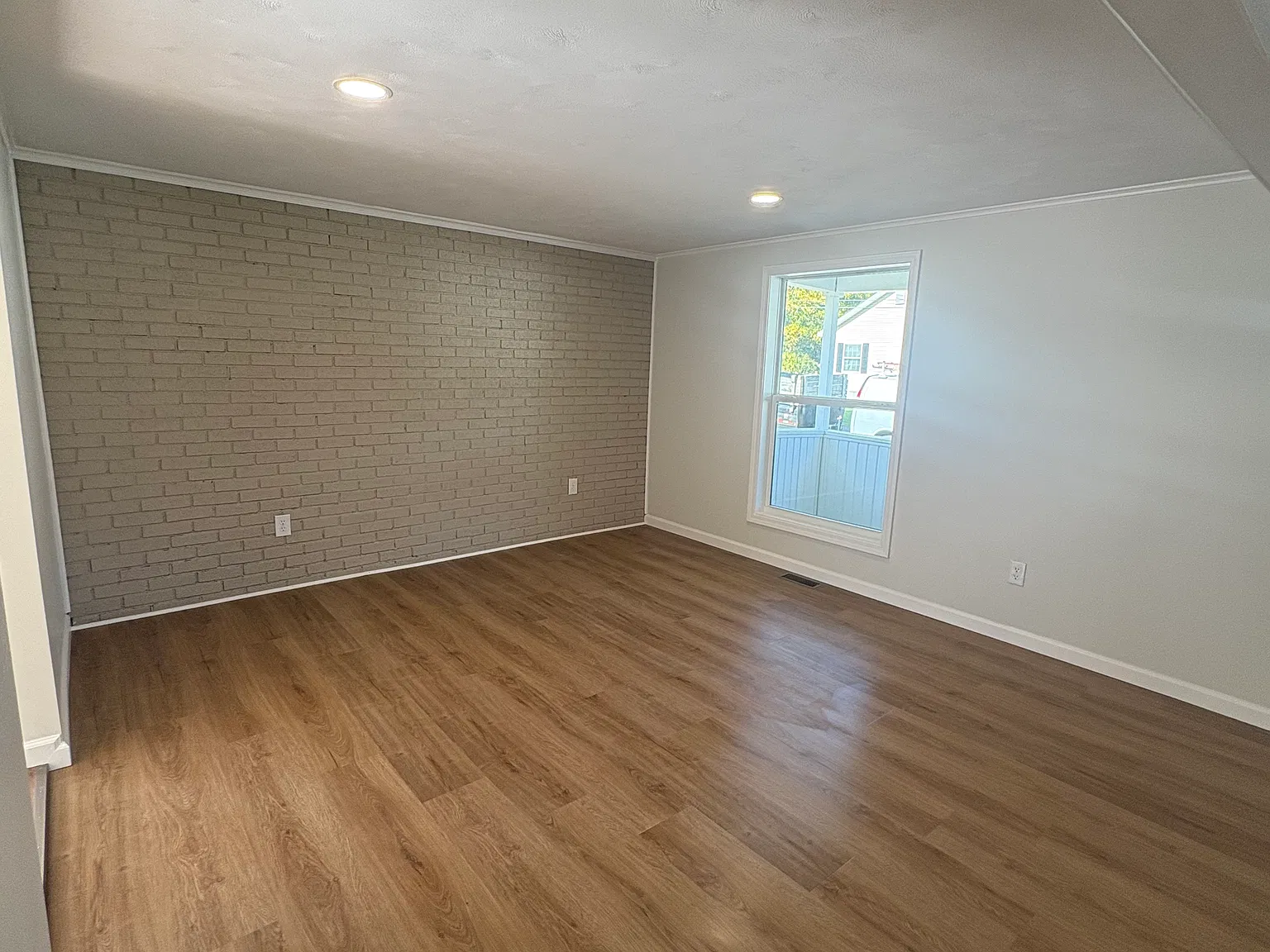 25 Glen Ave — Photo 4