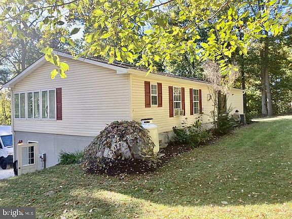2nd image of 1139 Reservoir Rd